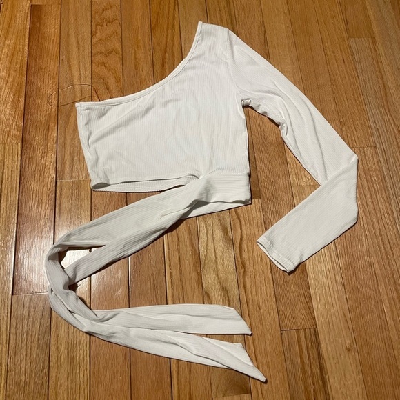 Garage White One Shoulder Wrap Around Top Size Small - Picture 9 of 9